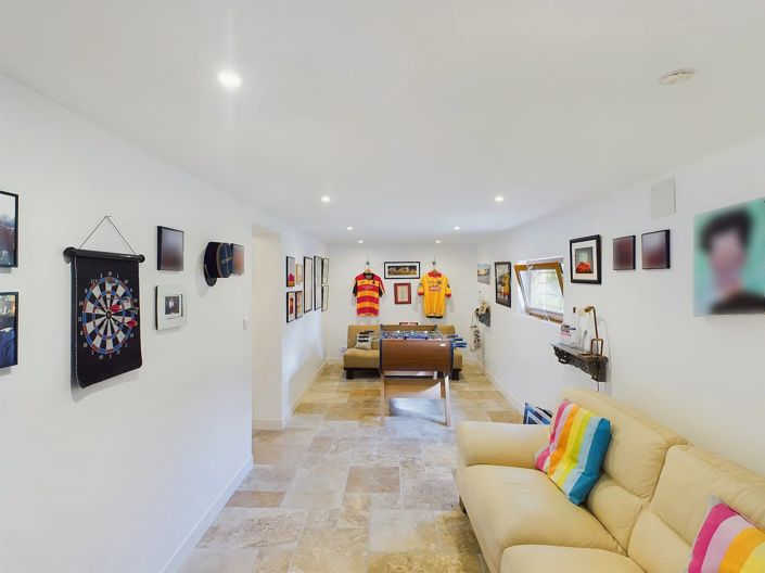 Image No.10-4 Bed House for sale