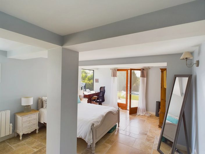 Image No.8-4 Bed House for sale