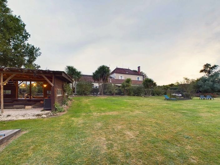 Image No.1-9 Bed House for sale