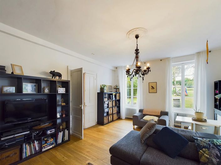 Image No.6-9 Bed House for sale