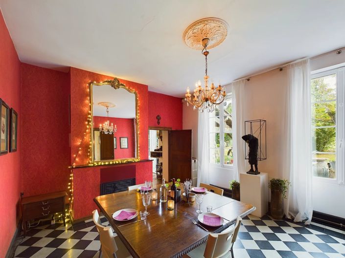 Image No.7-9 Bed House for sale