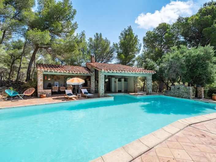 Image No.8-5 Bed House for sale