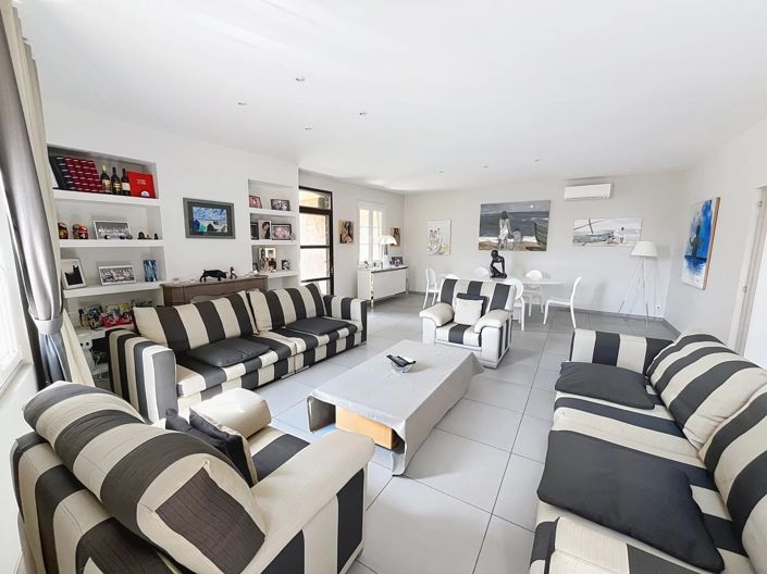 Image No.1-4 Bed Village House for sale