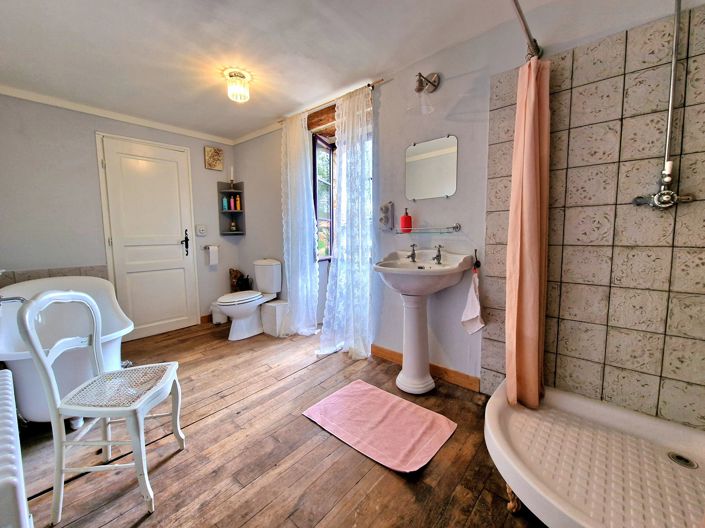 Image No.9-2 Bed Farmhouse for sale