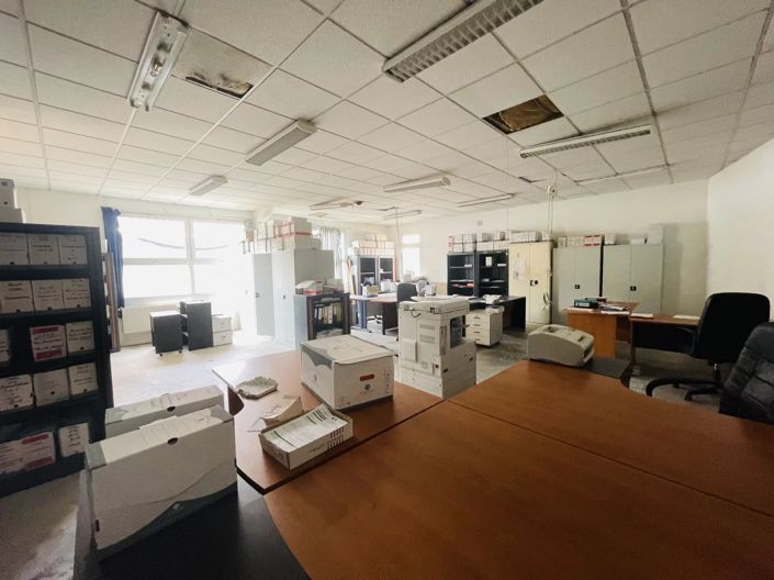 Image No.2-Commercial de 5 chambres à vendre à Barbezieux-Saint-Hilaire