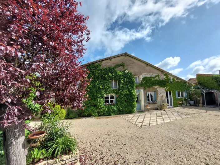 Image No.1-Maison de village de 2 chambres à vendre à Villefagnan