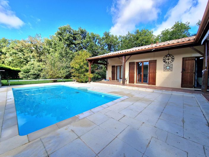 Image No.1-4 Bed House for sale