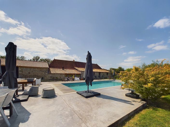 Image No.2-4 Bed House for sale