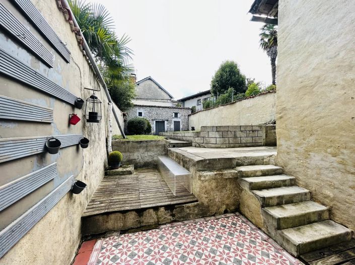 Image No.2-Commercial à vendre à Barbezieux-Saint-Hilaire