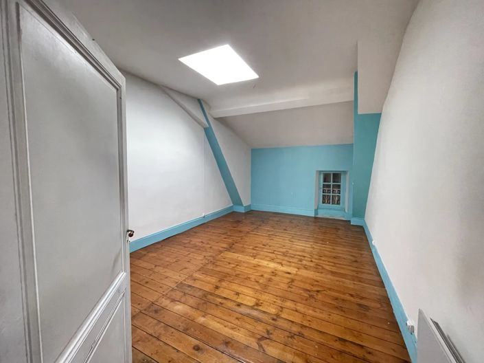 Image No.12-7 Bed House for sale