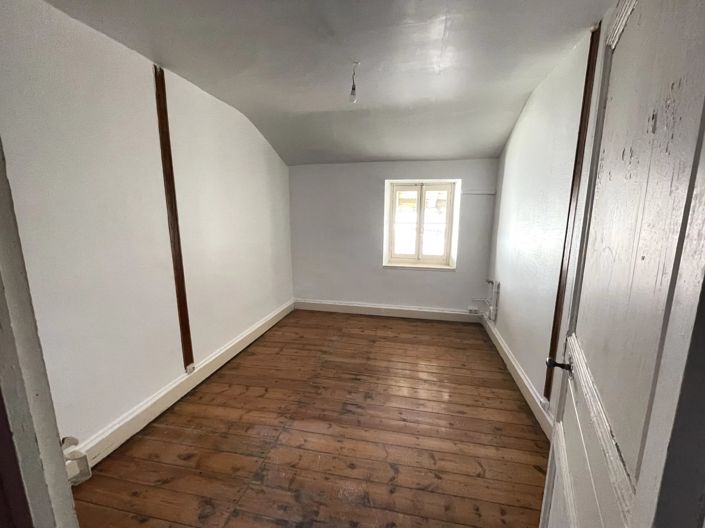 Image No.13-7 Bed House for sale