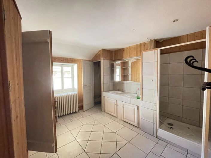 Image No.8-7 Bed House for sale