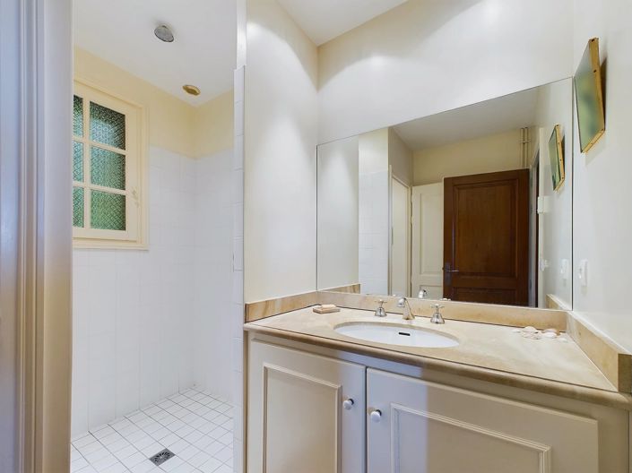 Image No.10-6 Bed House for sale