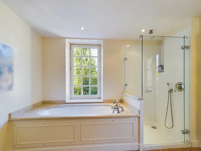 Image No.8-6 Bed House for sale