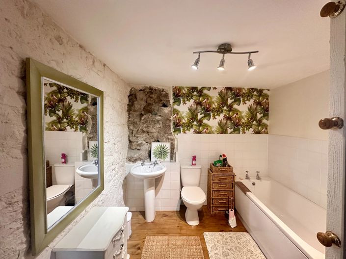 Image No.8-3 Bed Village House for sale