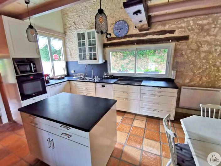 Image No.5-6 Bed Village House for sale