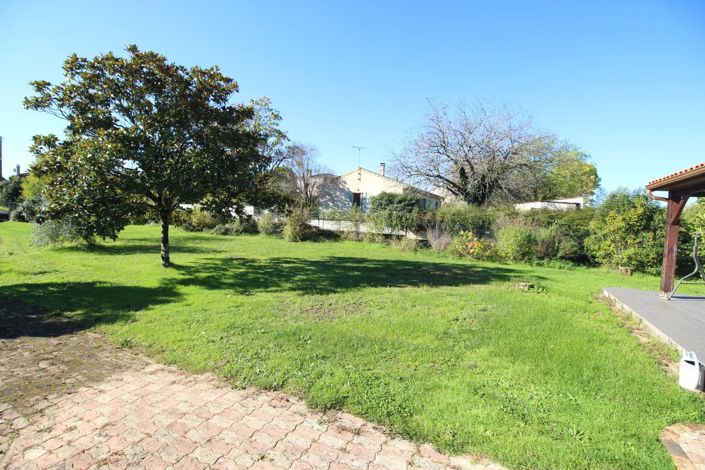 Image No.2-Maison de 4 chambres à vendre à Saint-Angeau