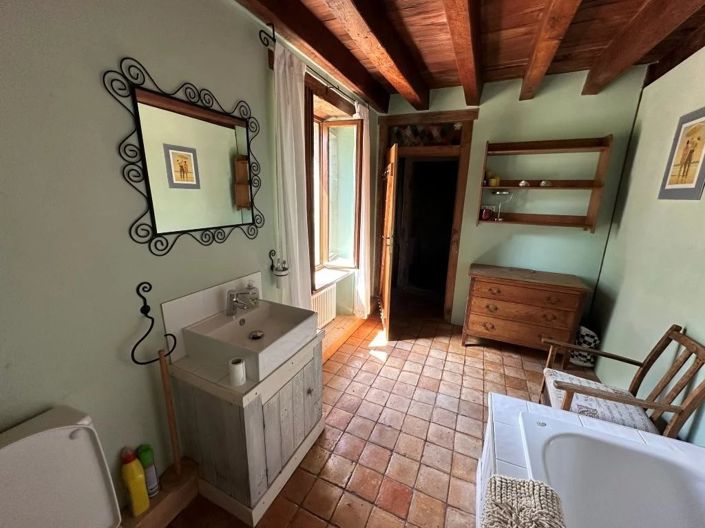 Image No.10-3 Bed House for sale