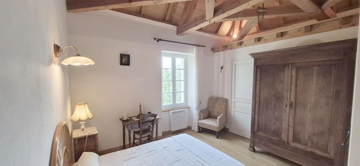 Image No.1-4 Bed House for sale