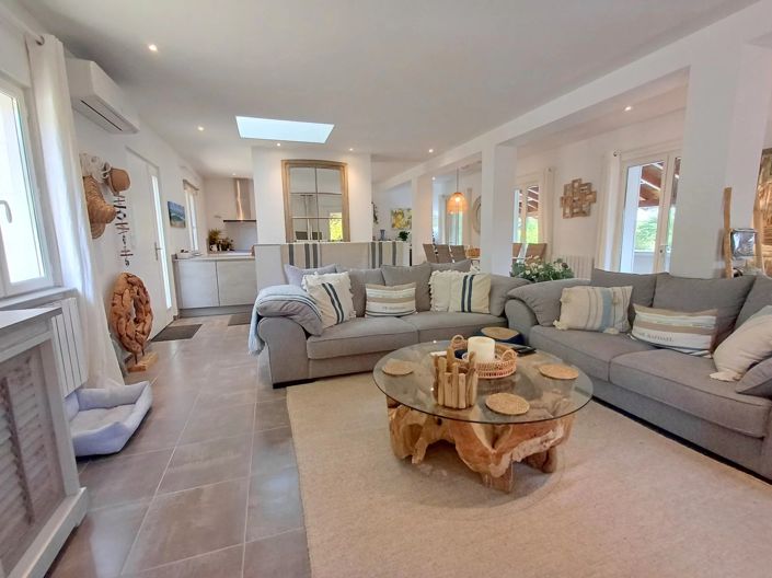 Image No.7-5 Bed House for sale