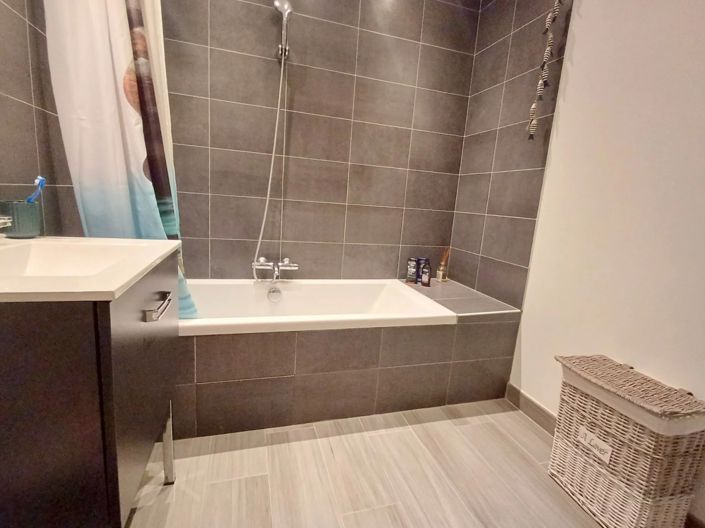 Image No.12-5 Bed House for sale