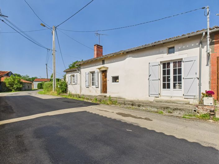 Image No.1-Maison de 2 chambres à vendre à Confolens