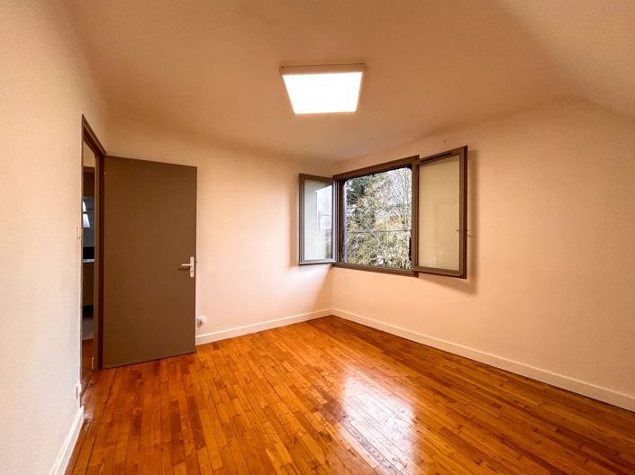 Image No.4-4 Bed Village House for sale