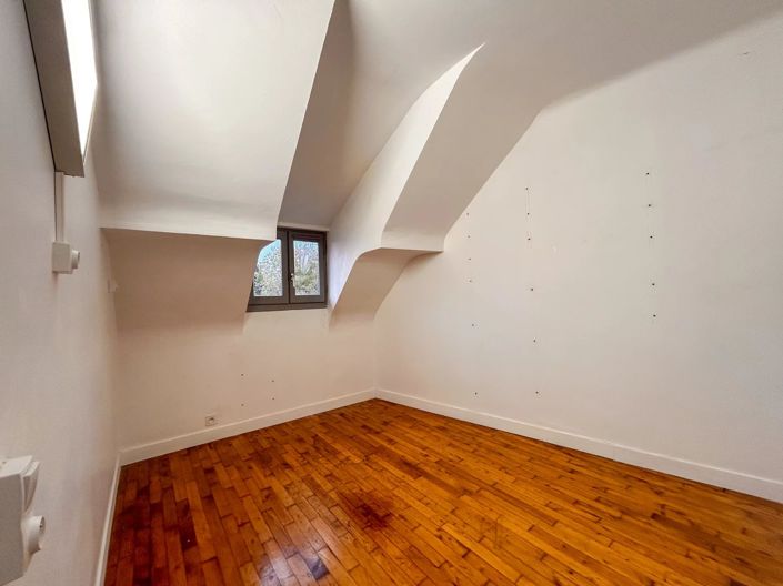 Image No.5-4 Bed Village House for sale