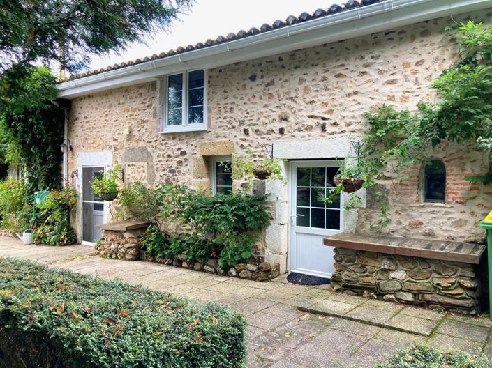 Image No.1-Ferme de 3 chambres à vendre à Fenioux