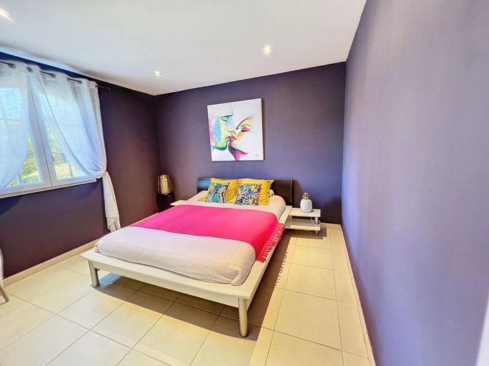 Image No.10-4 Bed House for sale