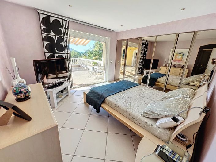 Image No.11-4 Bed House for sale