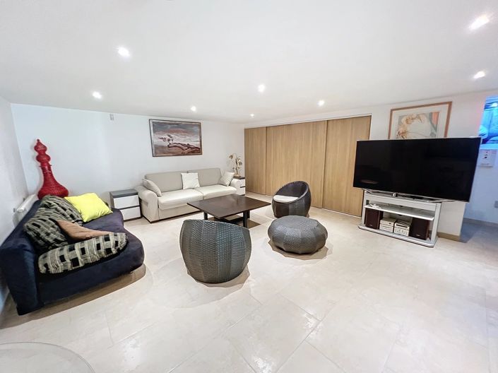 Image No.12-4 Bed House for sale