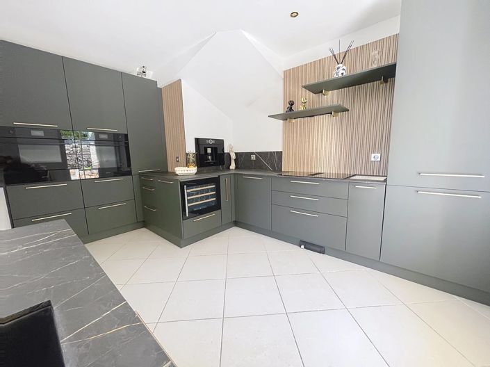 Image No.6-4 Bed House for sale