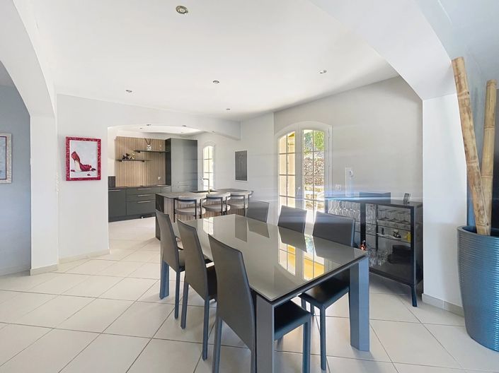 Image No.9-4 Bed House for sale