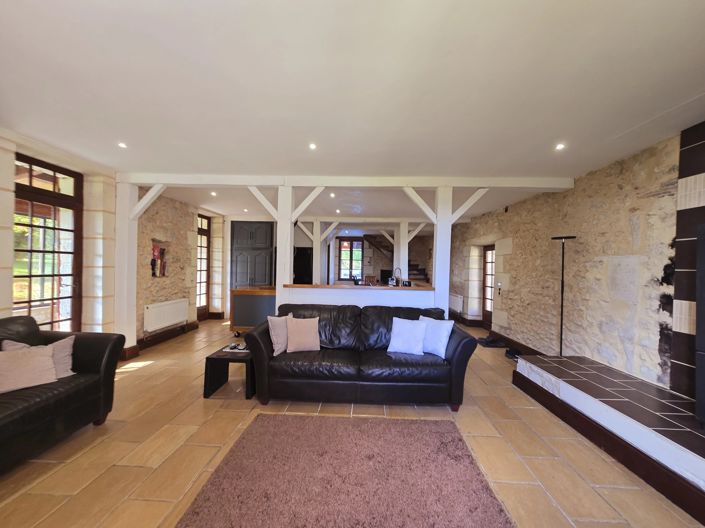 Image No.6-5 Bed House for sale