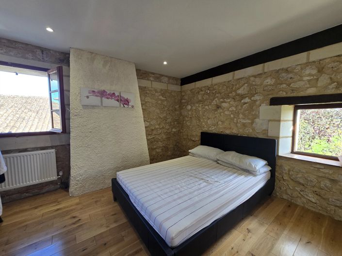 Image No.9-5 Bed House for sale