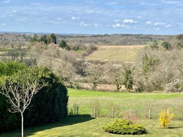 e61c6df231d24db81c3127bfd5701ea14c23d1a35f195