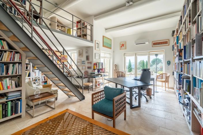 Image No.9-7 Bed House for sale