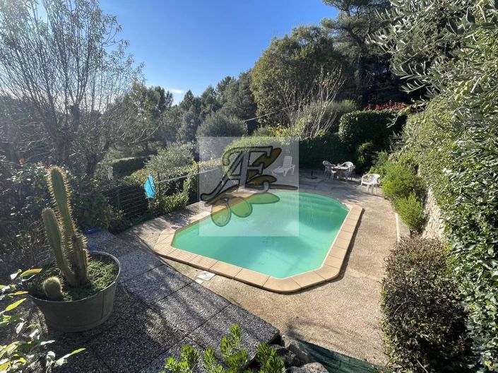 Image No.11-3 Bed House for sale