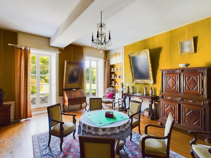 Image No.8-6 Bed House for sale