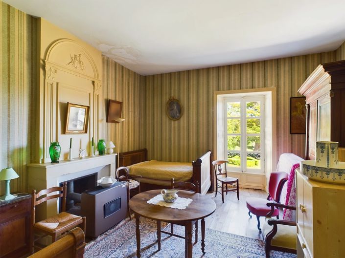 Image No.9-6 Bed House for sale