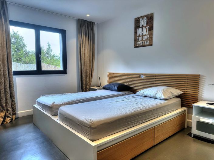 Image No.10-5 Bed House for sale