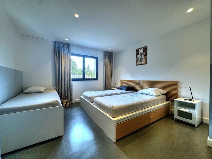 Image No.11-5 Bed House for sale