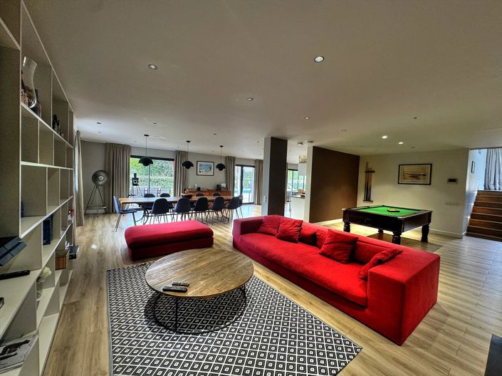 Image No.5-5 Bed House for sale