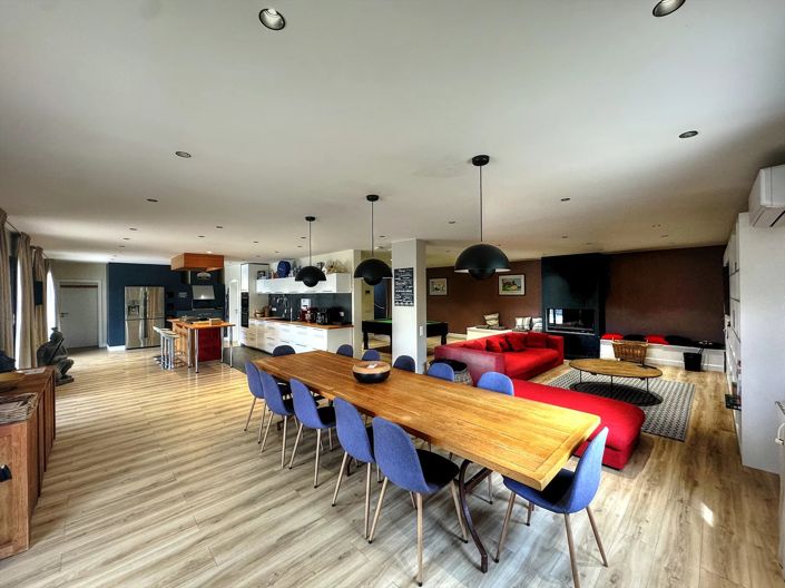 Image No.6-5 Bed House for sale