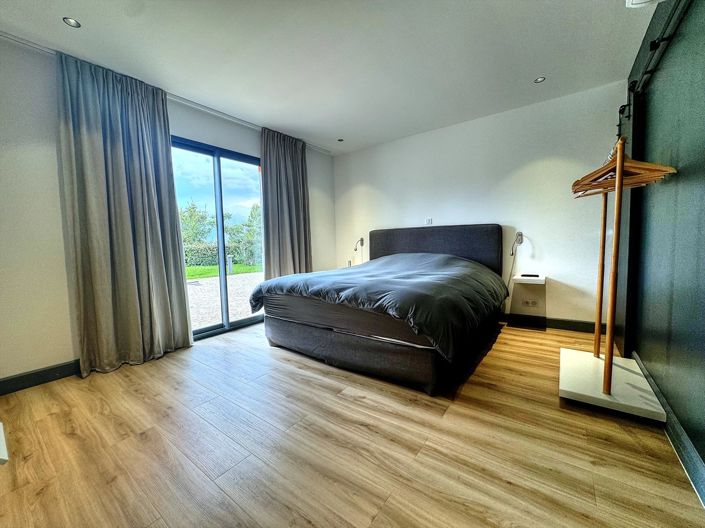 Image No.7-5 Bed House for sale