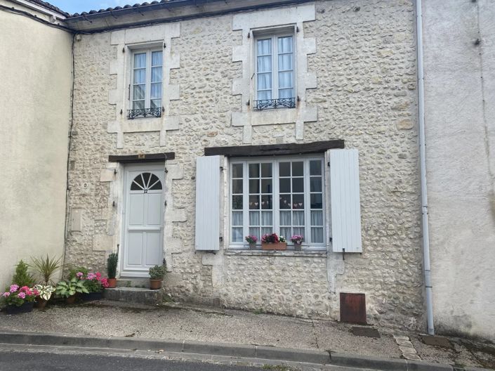Image No.1-Maison de 3 chambres à vendre à Charente