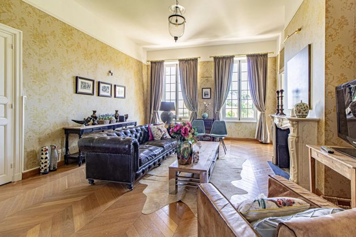 Image No.7-10 Bed House for sale