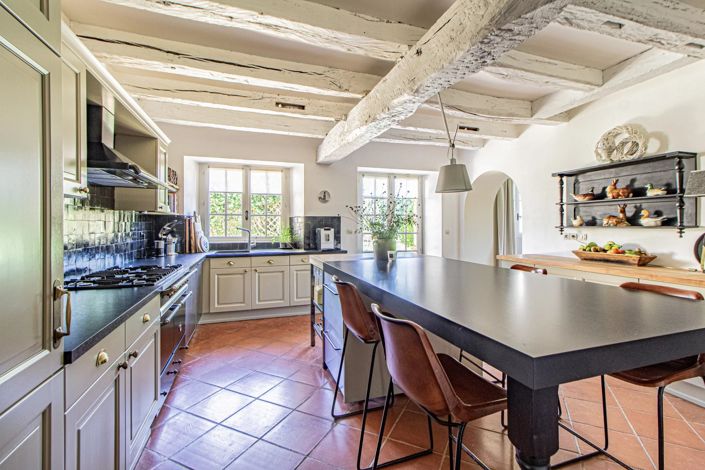 Image No.8-10 Bed House for sale