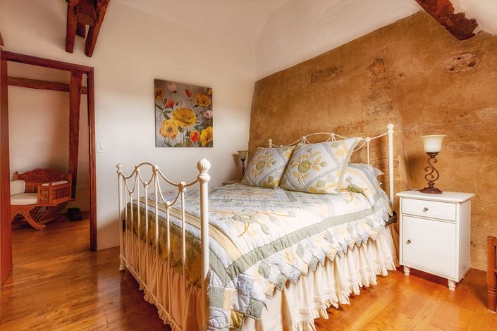 Image No.6-8 Bed House for sale